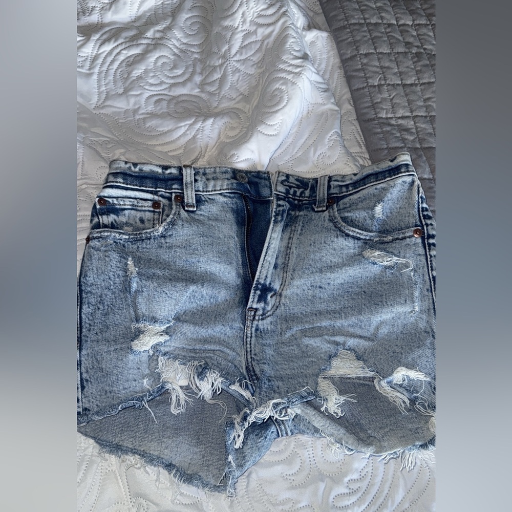 Abercrombie & Fitch Mom Shorts – High Rise Distressed Denim, Size 25